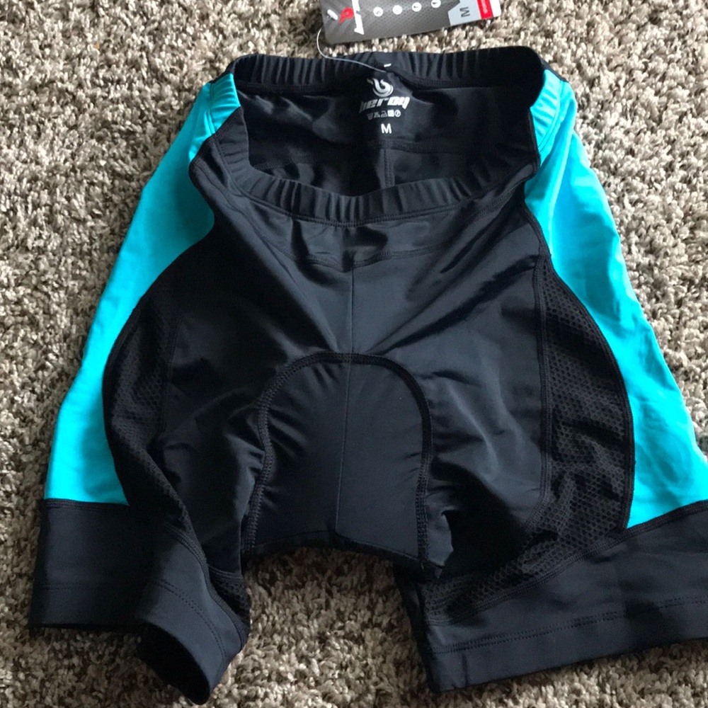 BNWT Beroy cycling shorts size medium
